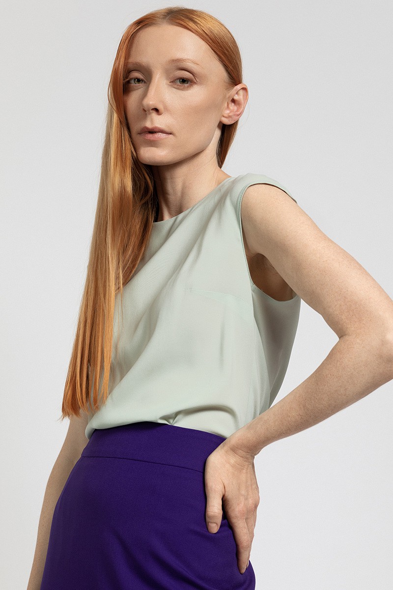 Базовая блузка из вискозы VASSA&Co, пол женский, цвет зеленый