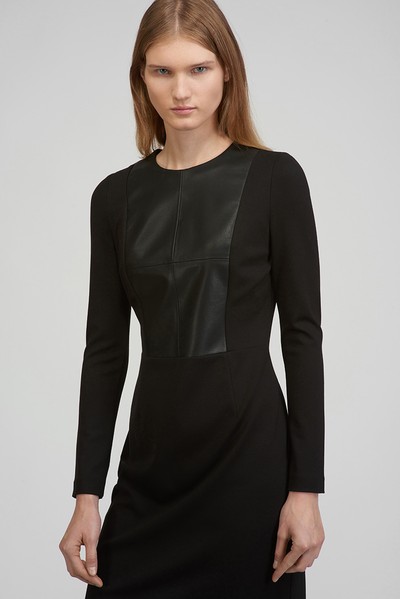 Платье трикотажное с манишкой из экокожи VASSA CODE, пол женский, цвет черный