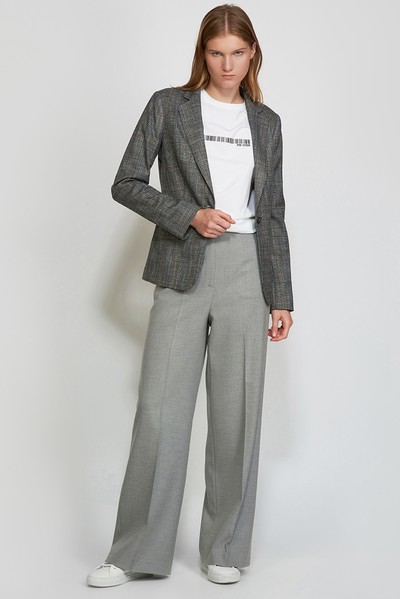 Брюки серого цвета прямого силуэта VASSA CODE, пол женский, цвет серый