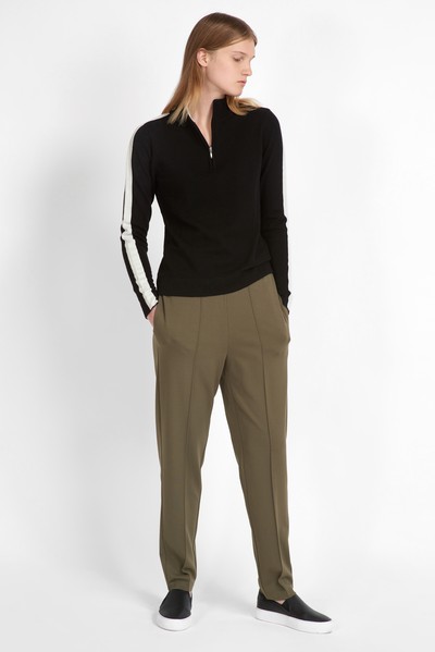 Брюки прямые трикотажные с поясом на резинке VASSA CODE, пол женский, цвет зеленый