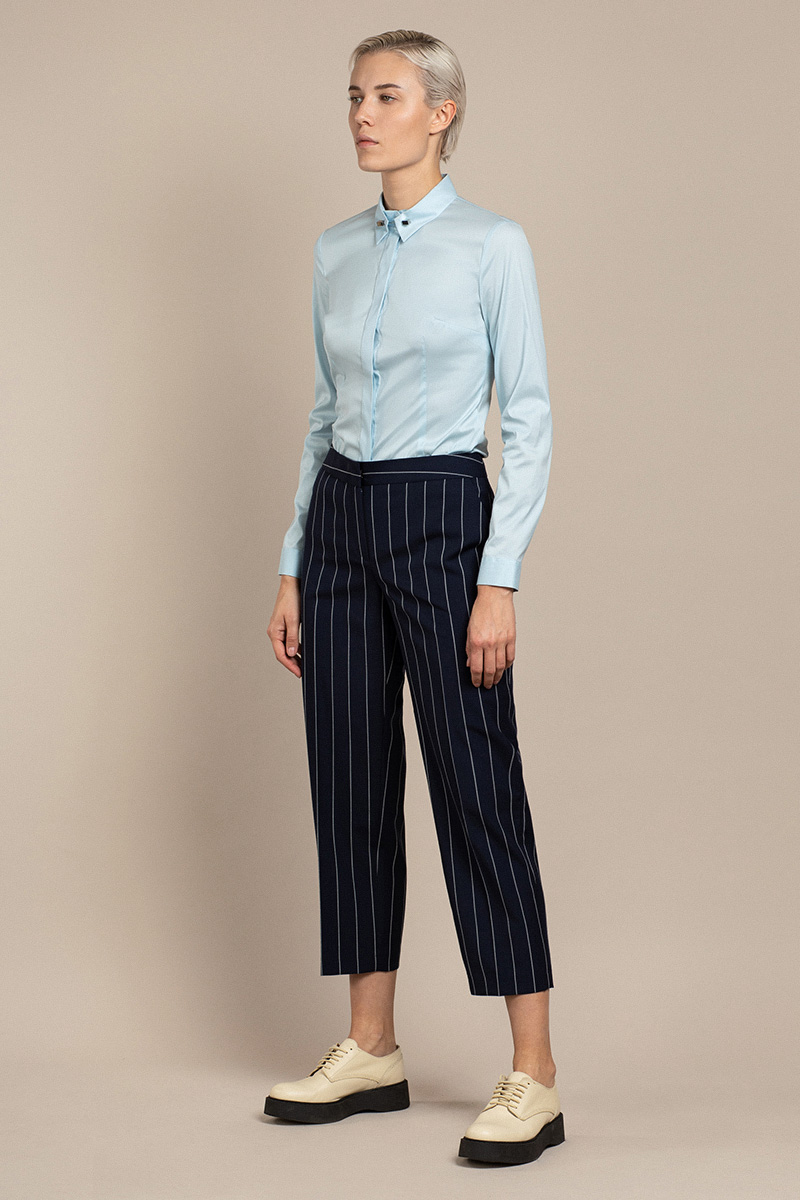 Укороченные брюки прямого кроя VASSA&Co, пол Женский, цвет Синий