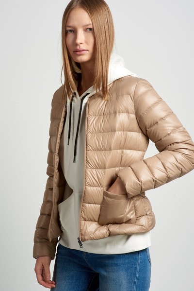 Куртка пуховик без воротника VASSA CODE, пол женский, цвет коричневый