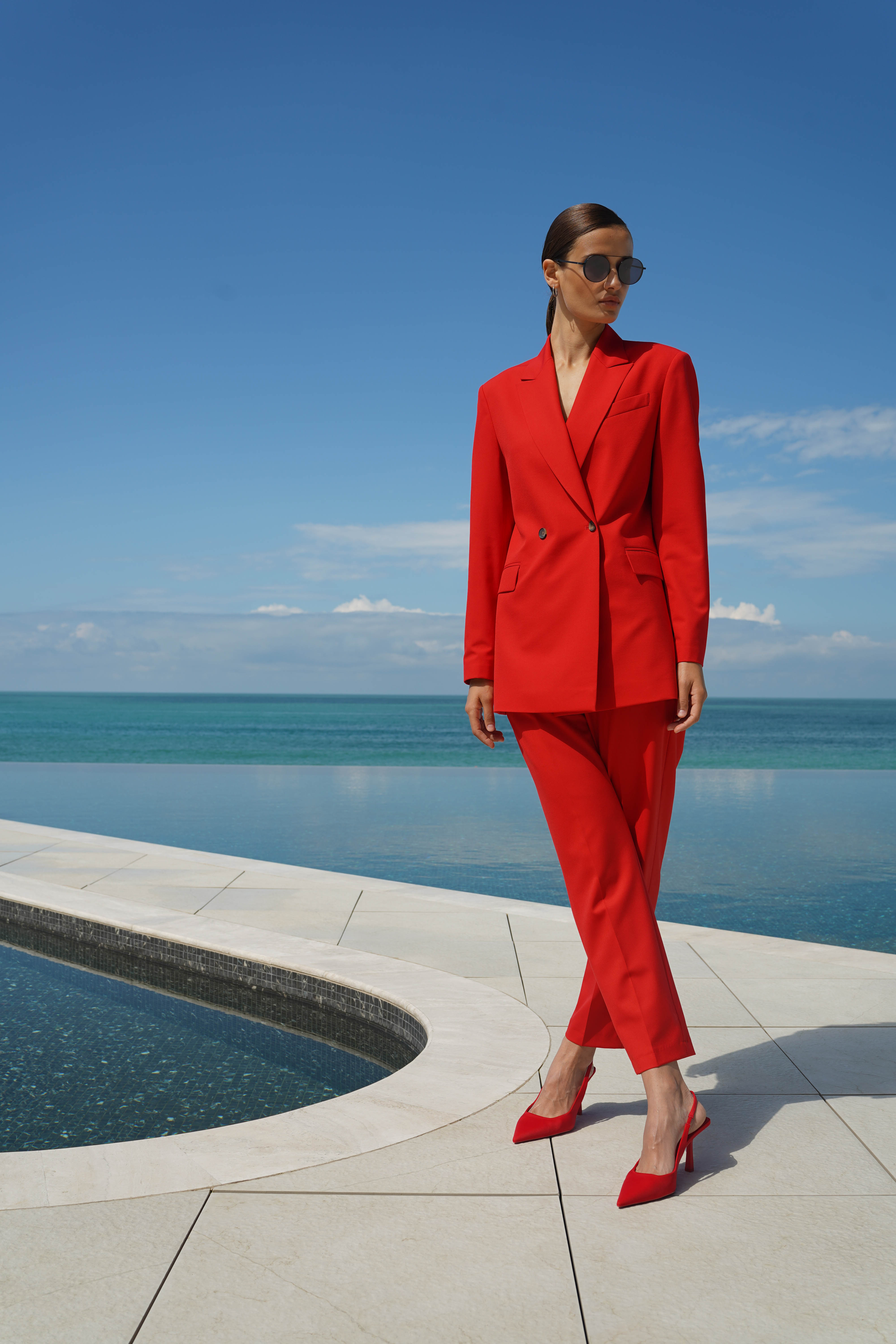 Брюки VASSA&Co, пол женский, цвет красный