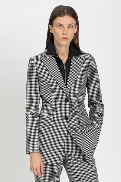 Приталенный жакет VASSA&Co, пол женский, цвет черный