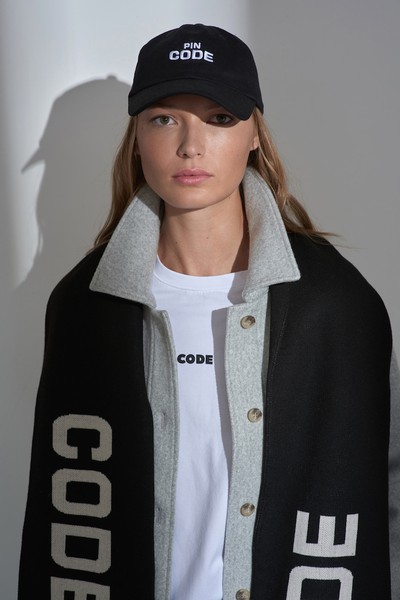 Шарф VASSA CODE, пол женский, цвет черный