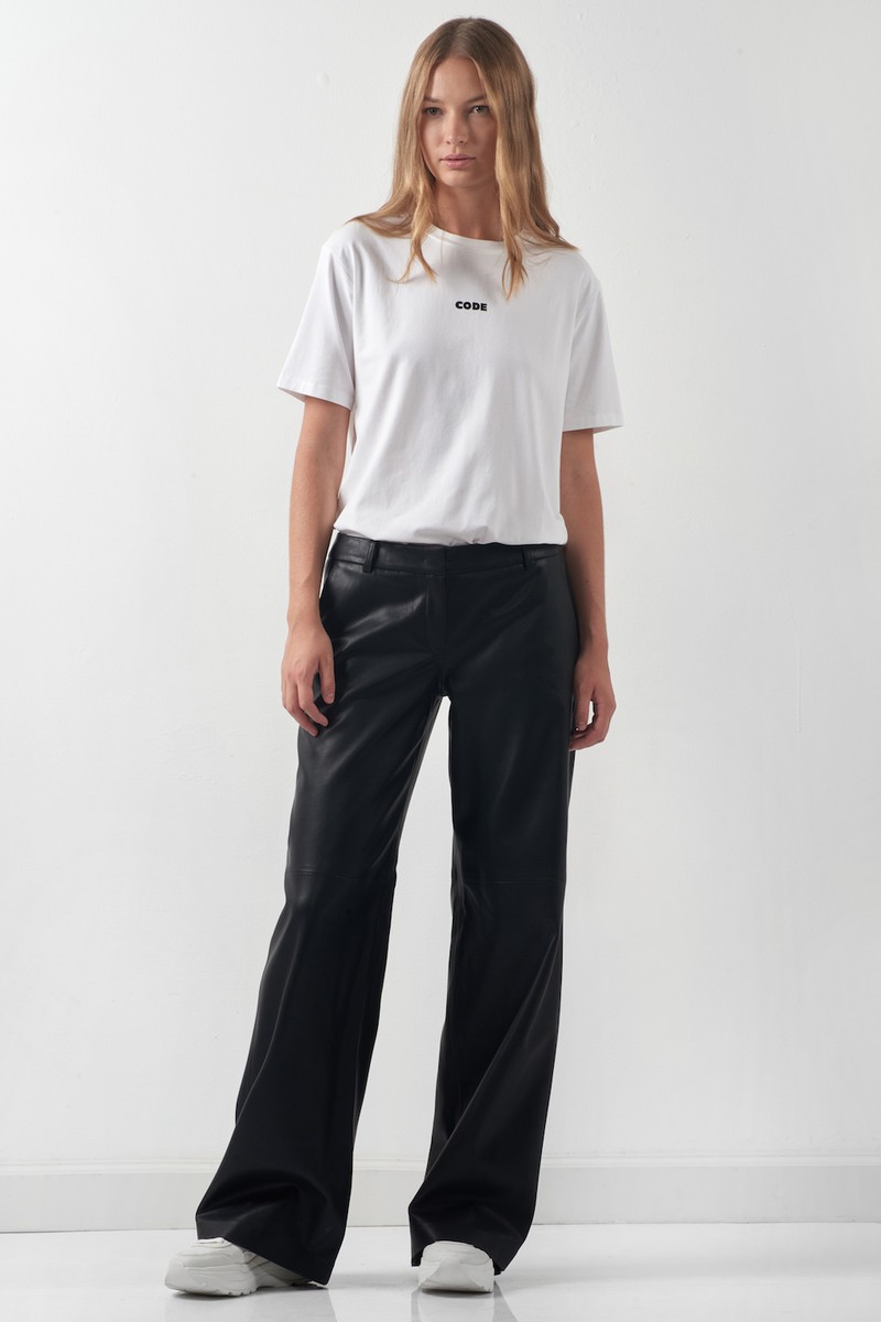 Брюки из экокожи свободного силуэта VASSA CODE, пол женский, цвет черный