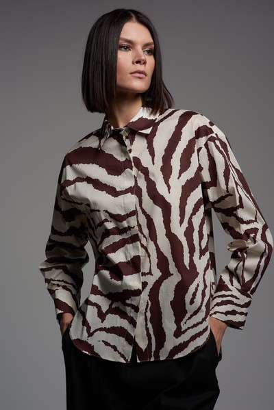Блузка с анималистичным принтом VASSA&Co, пол женский, цвет коричневый