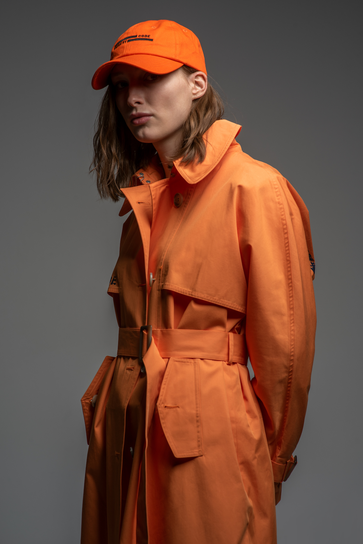 Тренч в оранжевом цвете с принтом VASSA CODE, пол женский, цвет оранжевый