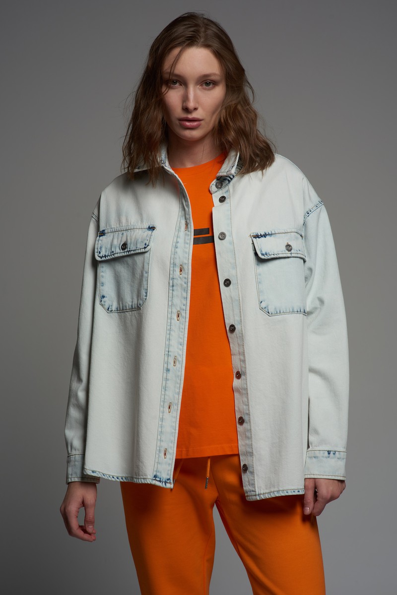 Джинсовая рубашка VASSA CODE, пол женский, цвет голубой