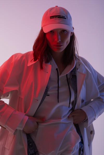 Тренч в белом цвете с кокеткой VASSA CODE, пол женский, цвет белый