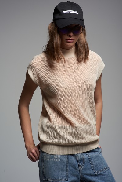 Трикотажный топ с воротником-стойкой VASSA CODE, пол женский, цвет белый