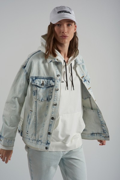 Джинсовая куртка VASSA CODE, пол женский, цвет голубой