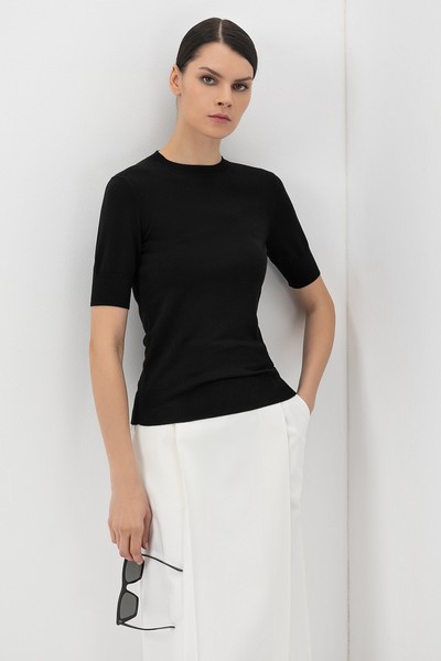 Базовый джемпер VASSA&Co, пол женский, цвет черный