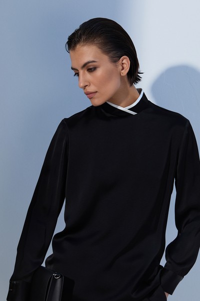 Блузка с воротником - стойкой VASSA&Co, пол женский, цвет черный