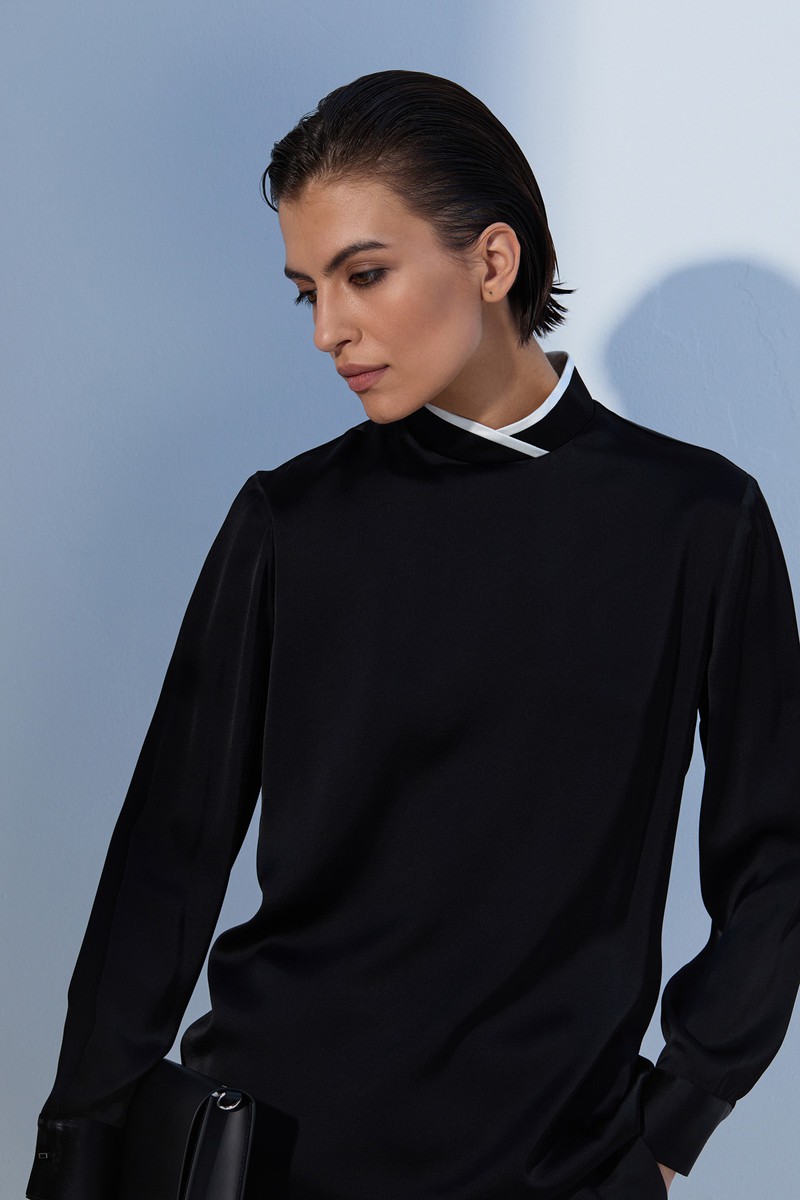 Блузка с воротником - стойкой VASSA&Co, пол женский, цвет черный
