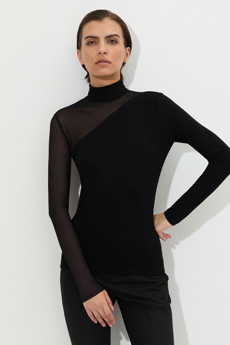 Блузка в черном цвете VASSA&Co, пол женский, цвет черный