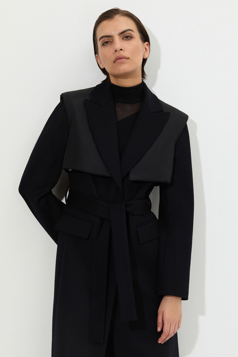 Пальто со съемной манишкой VASSA&Co, пол женский, цвет черный