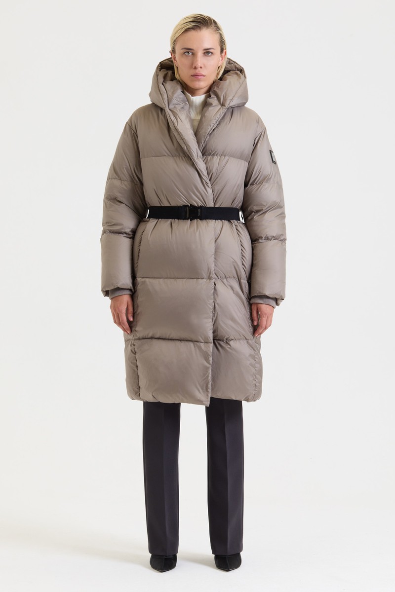 Пуховик со съемным поясом VASSA&Co, пол женский, цвет коричневый