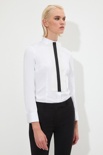Блузка приталенного силуэта VASSA&Co, пол женский, цвет белый