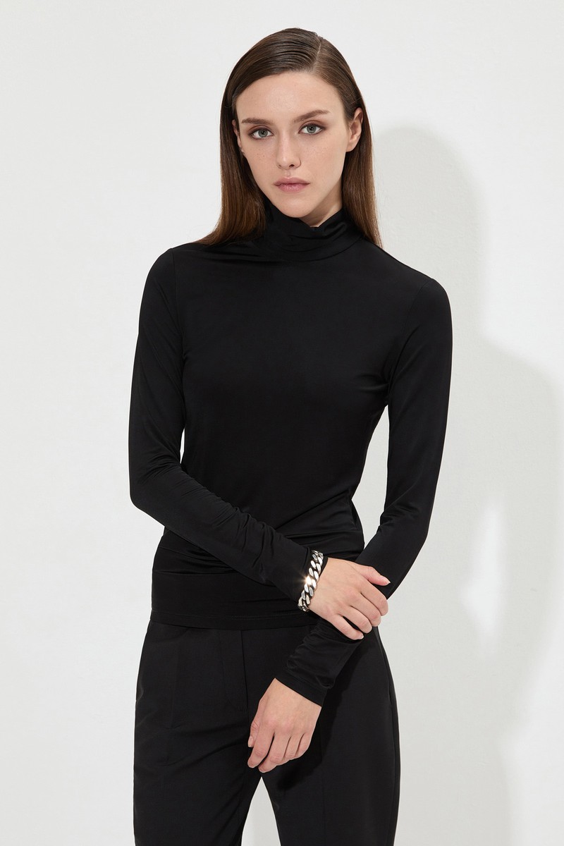 Водолазка VASSA&Co, пол женский, цвет черный