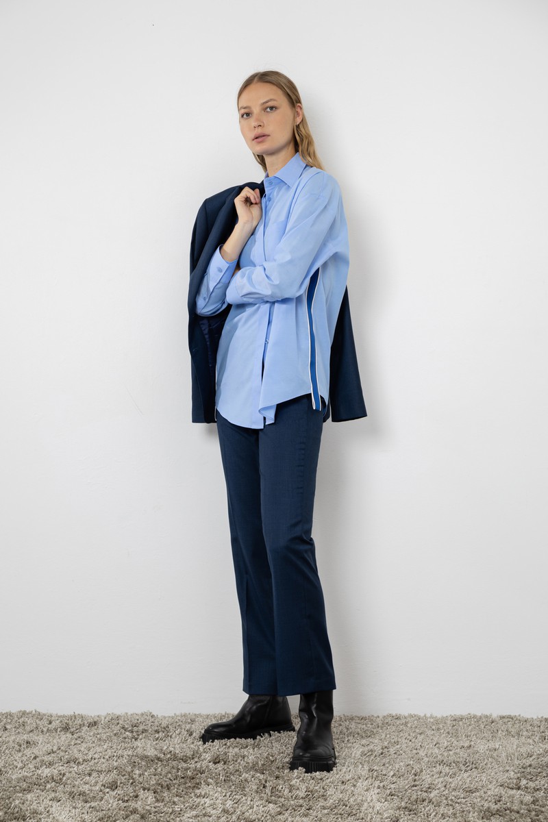 Blouse VASSA CODE, пол female, цвет голубой