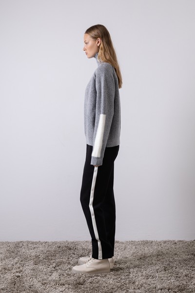 Брюки с контрастными лампасами , пол женский, цвет черный