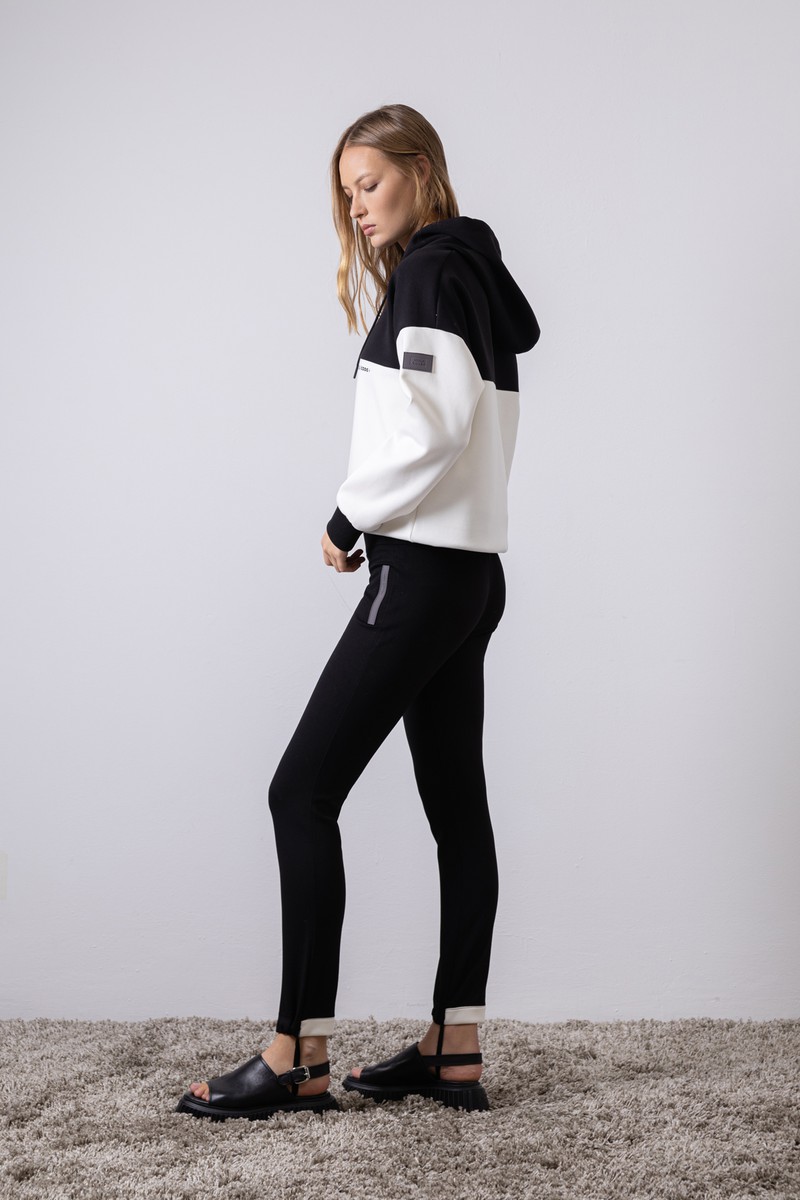 Брюки - леггинсы VASSA CODE, пол женский, цвет черный