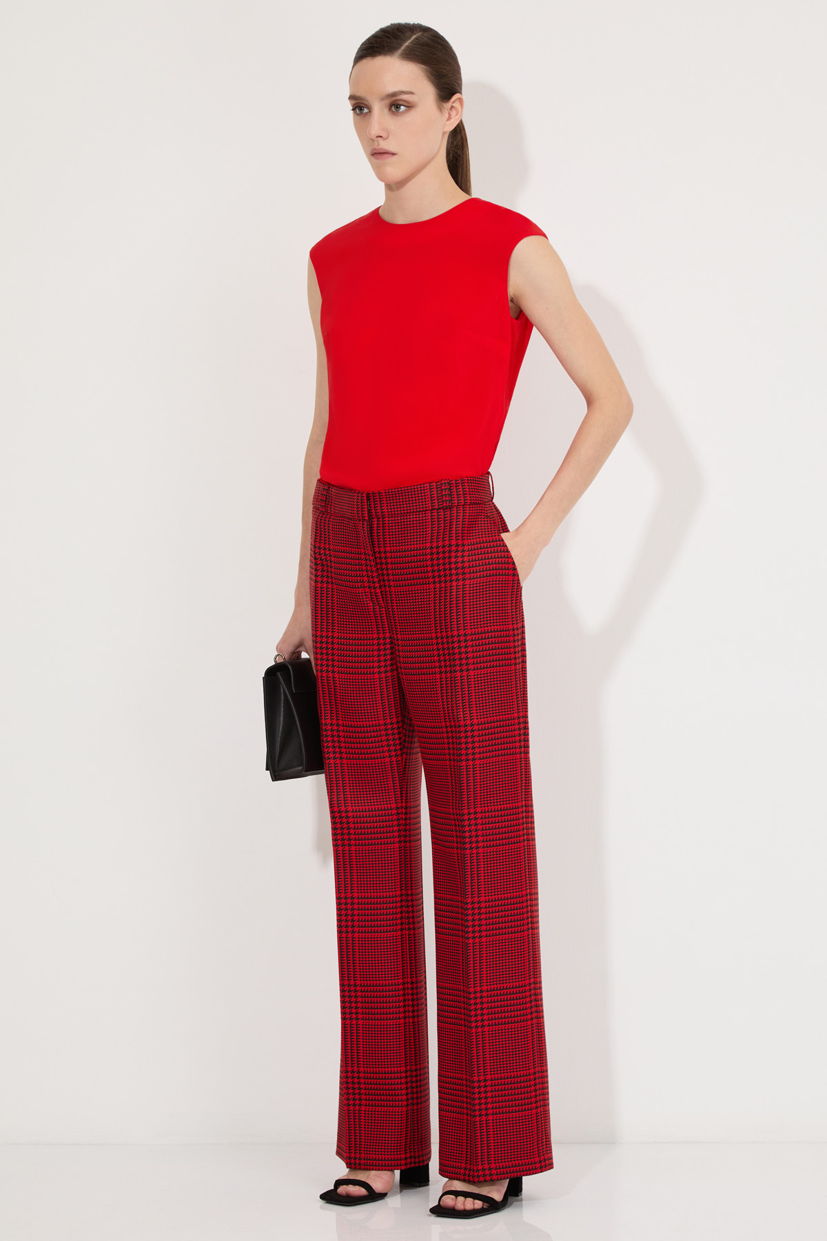 Брюки VASSA&Co, пол female, цвет Red