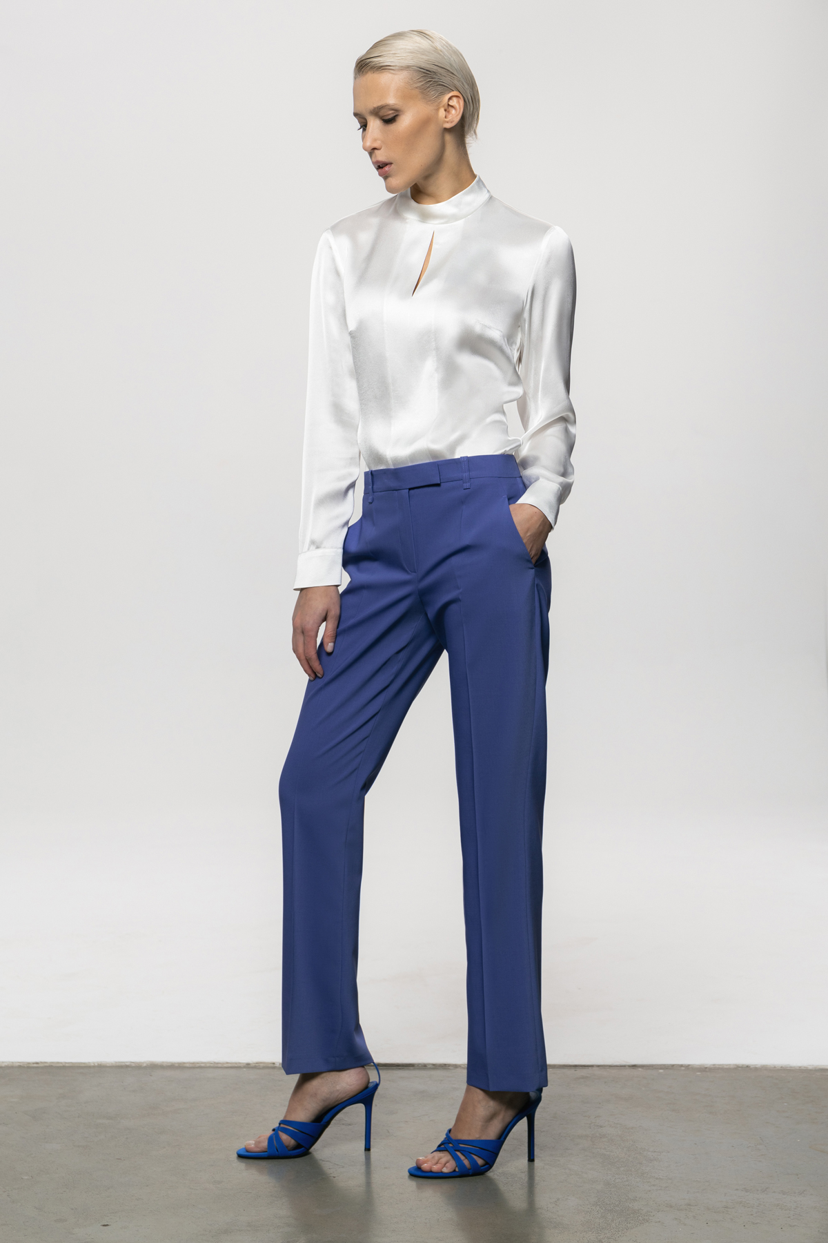 Зауженные брюки со стрелками female БРЮКИ VASSA&Co Violet