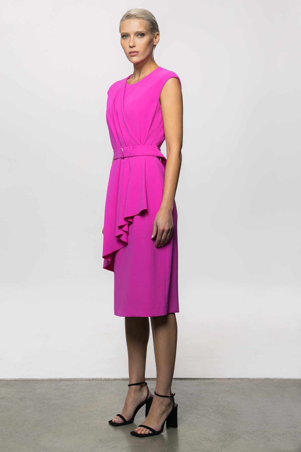 Платье с поясом и драпировкой female ПЛАТЬЕ VASSA&Co Pink