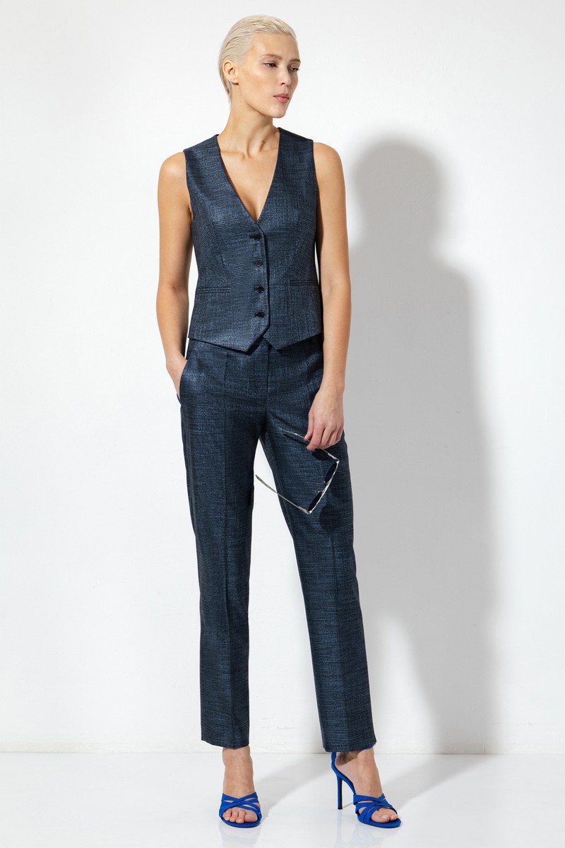 Костюмные брюки со стрелками VASSA&Co, пол female, цвет синий