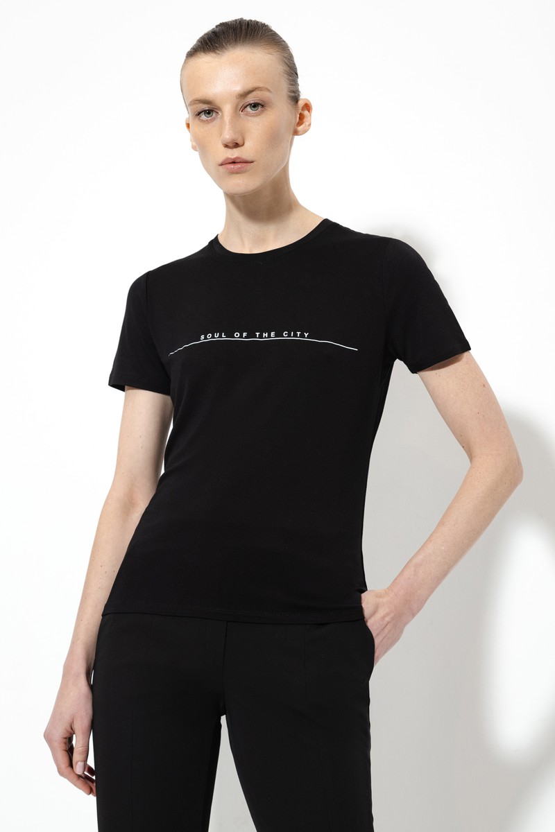 Базовая футболка с принтом VASSA&Co, пол женский, цвет черный