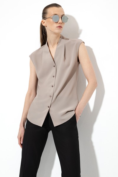 Блузка VASSA&Co, пол женский, цвет бежевый