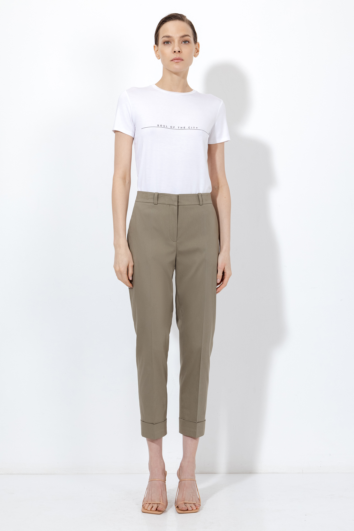 Брюки в длине 7/8 female БРЮКИ VASSA&Co Зеленый