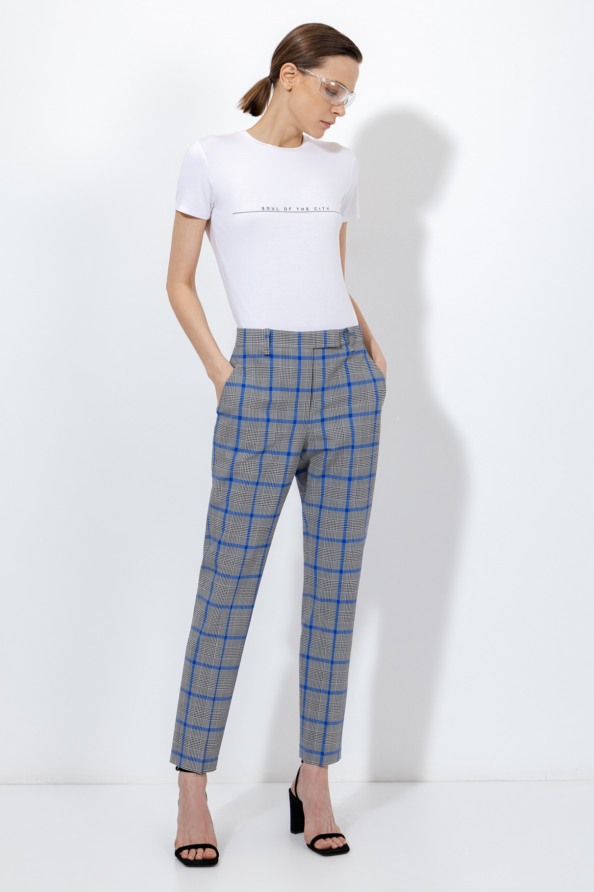 Прямые брюки в клетку female БРЮКИ VASSA&Co Синий