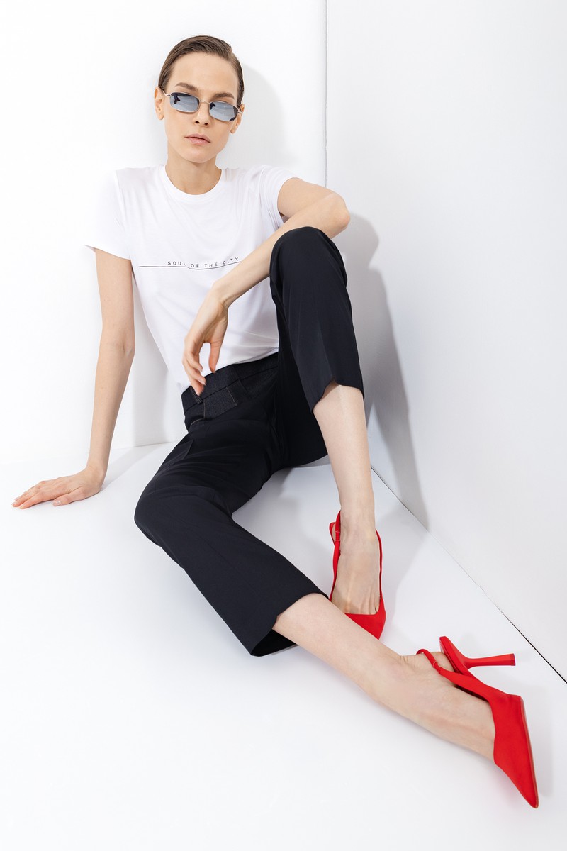 Брюки с кокеткой из денима VASSA&Co, пол Женский, цвет Черный