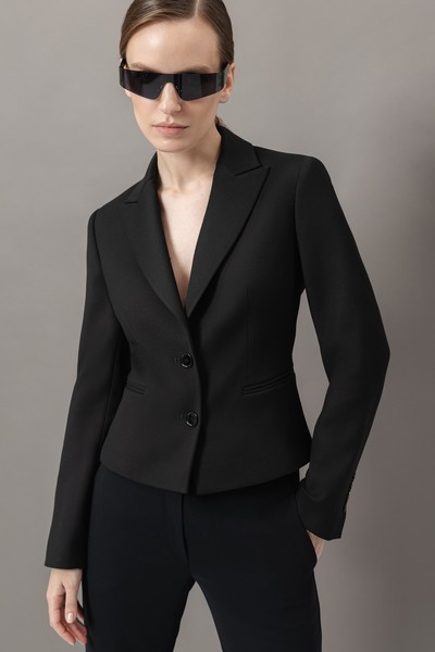 Укороченный жакет VASSA&Co, пол женский, цвет черный