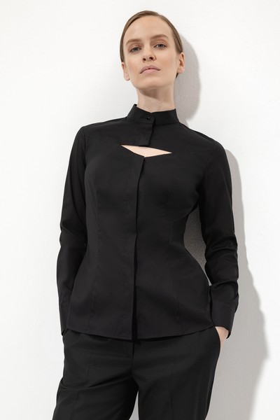 Блузка с фигурным вырезом VASSA&Co, пол женский, цвет черный