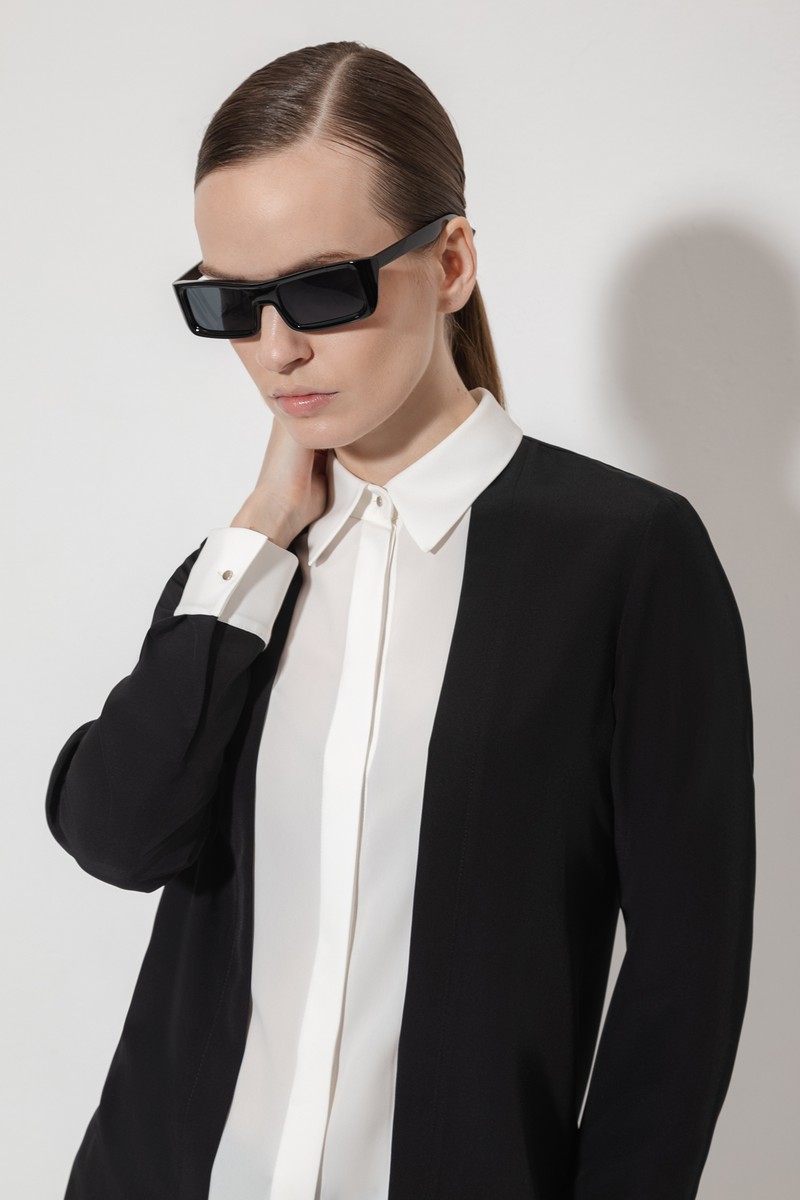 Блузка с контрастной отделкой VASSA&Co, пол женский, цвет черный