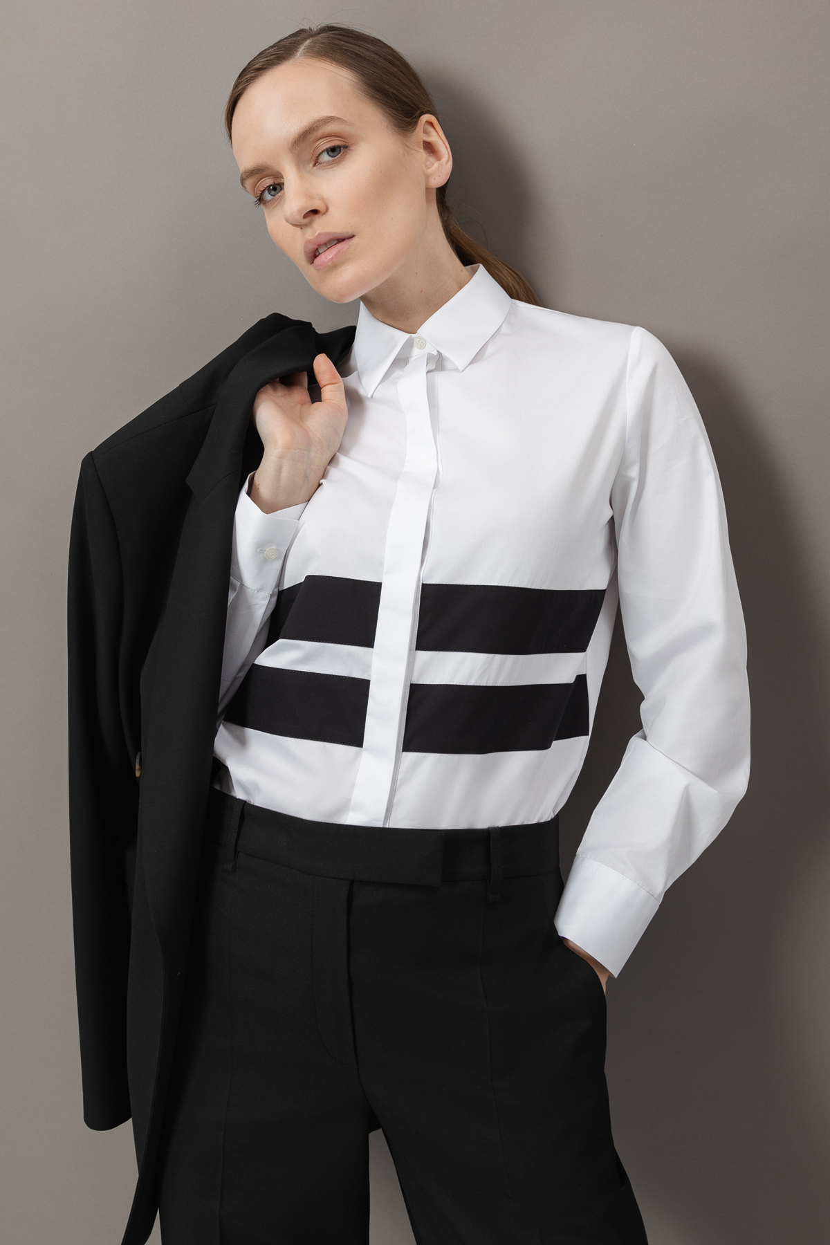 Блузка с графичным принтом female БЛУЗКА VASSA&Co White