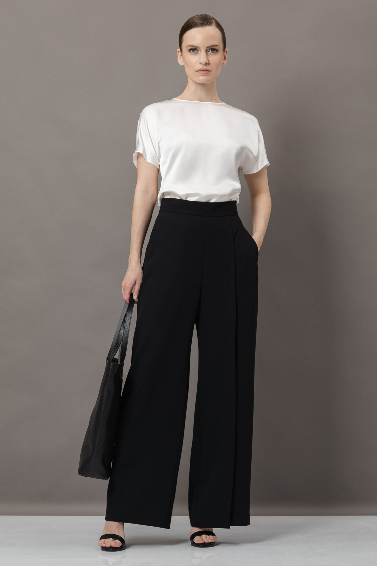 Дизайнерские брюки Женский БРЮКИ VASSA&Co Черный