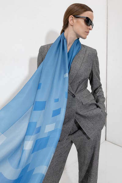 Шарф из шелка VASSA&Co, пол женский, цвет синий