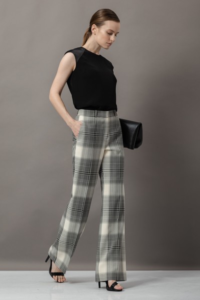 Брюки в крупную клетку VASSA&Co, пол женский, цвет черный