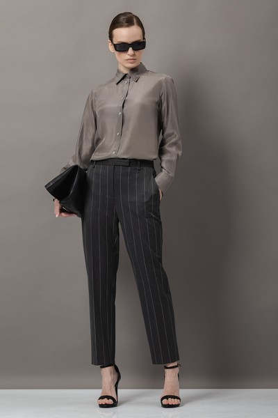 Брюки в полоску VASSA&Co, пол женский, цвет серый