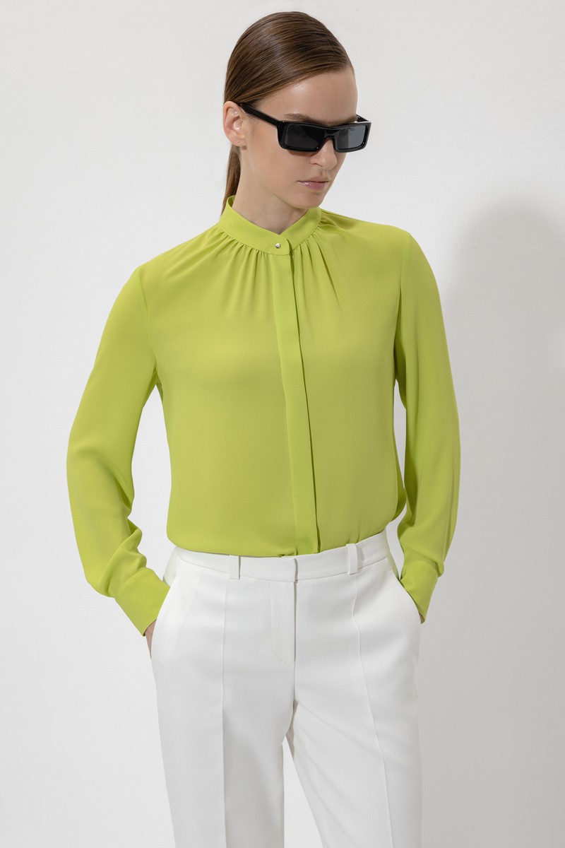 Блузка VASSA&Co, пол женский, цвет зеленый