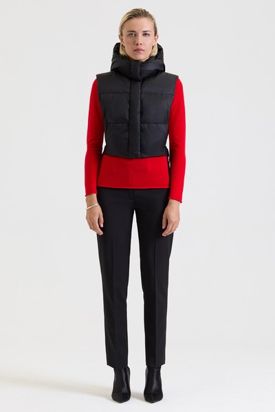 Укороченный жилет VASSA&Co, пол женский, цвет черный