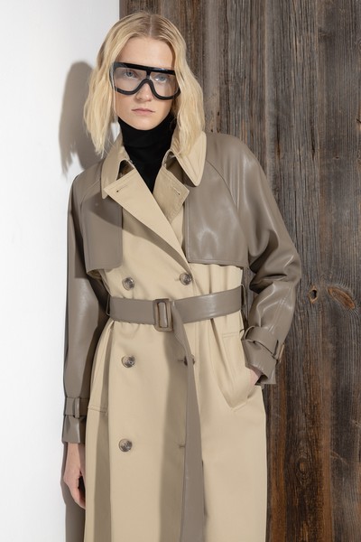 Двубортный тренч с деталями из экокожи VASSA CODE, пол женский, цвет коричневый