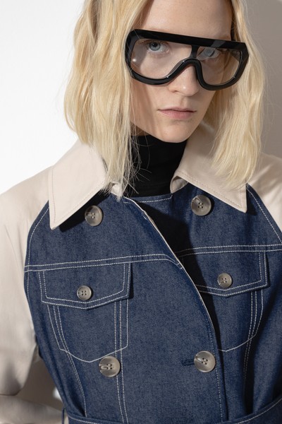 Двубортный тренч с джинсой VASSA CODE, пол женский, цвет белый