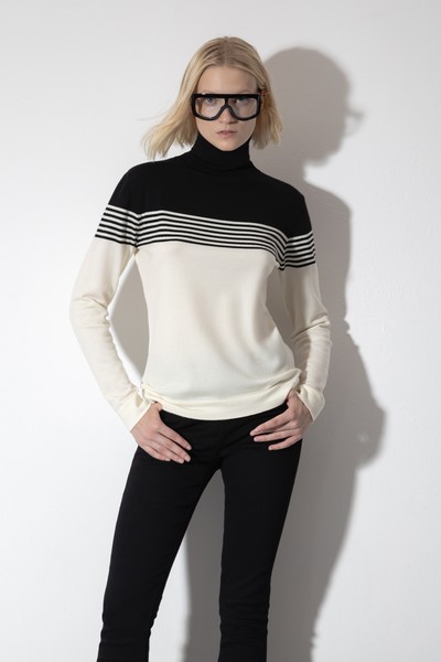 Водолазка с контрастным принтом VASSA CODE, пол женский, цвет белый