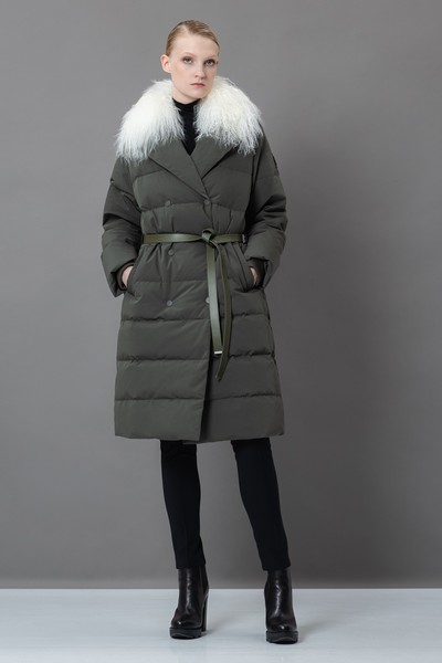 Пуховик с меховым воротником VASSA&Co, пол женский, цвет коричневый